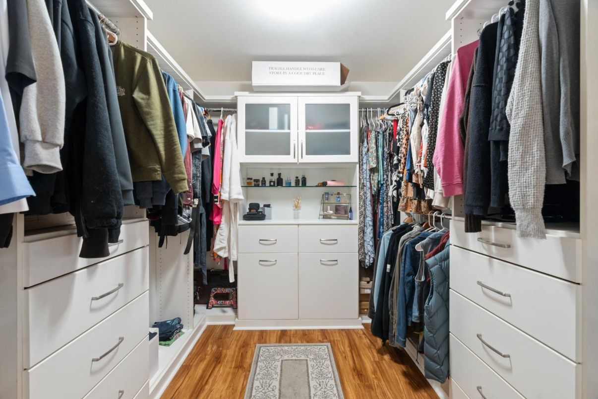 Interior, Walk-in Closets, Wood Texture Flooring
