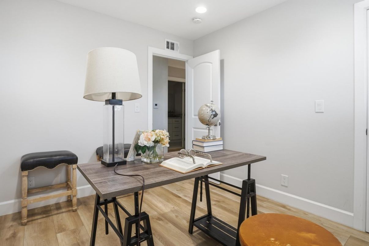 Home Office, Interior, Recessed Lighting, Wood Texture Flooring