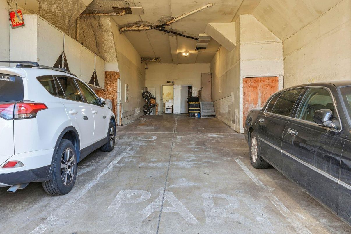 Garage, Interior