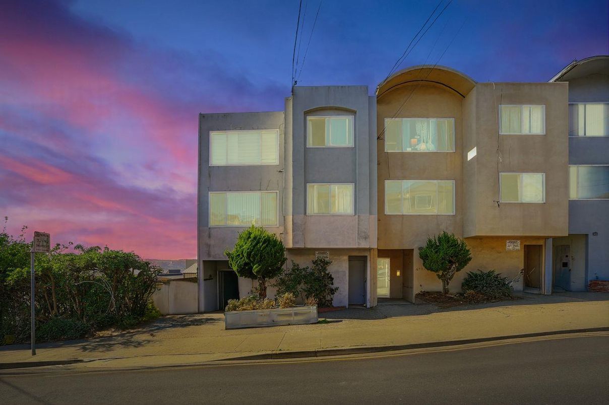 Exterior, Facade, Modern