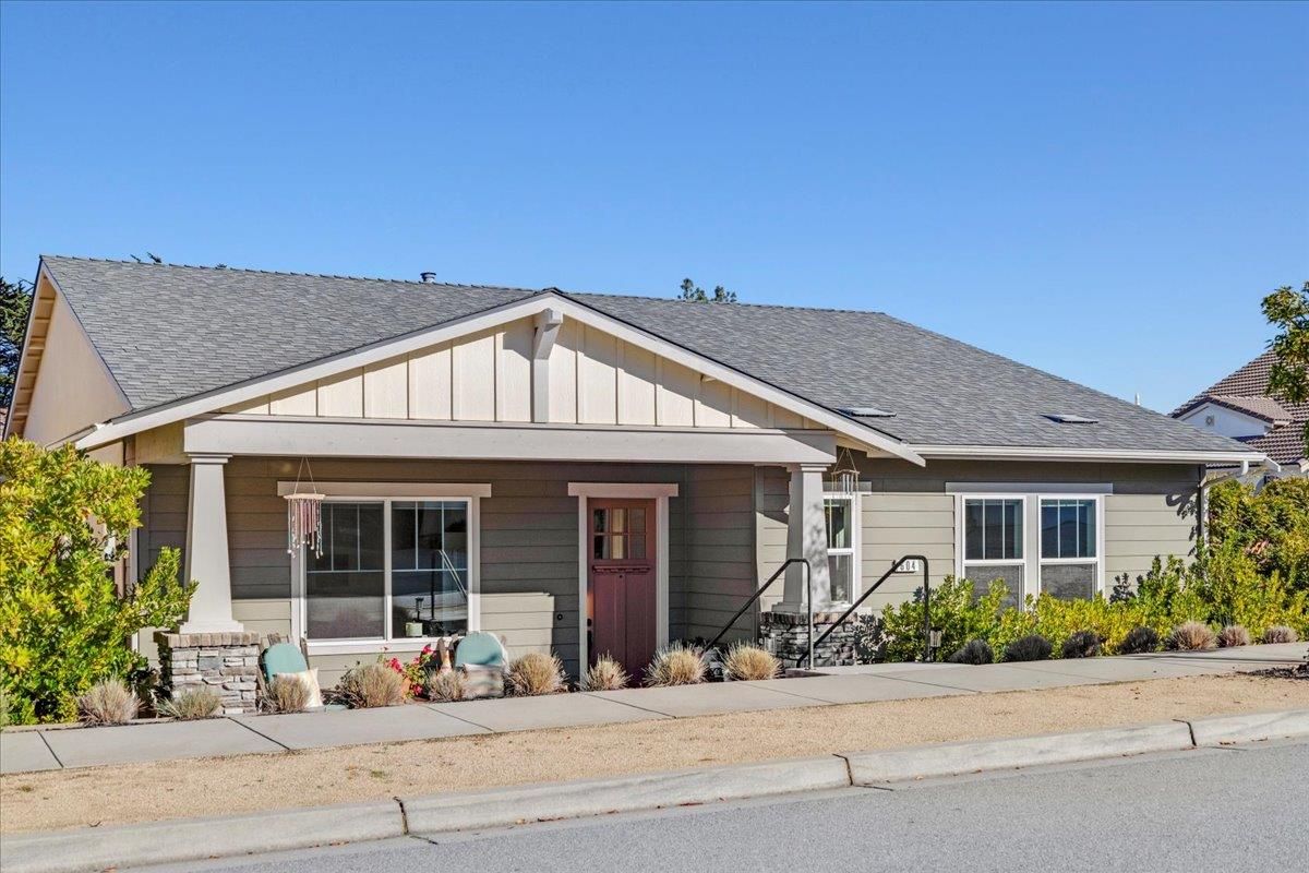 Exterior, Facade, Ranch