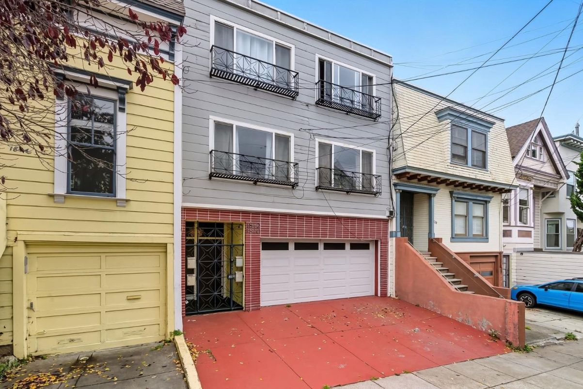 Attached, Exterior, Facade, Rowhouse