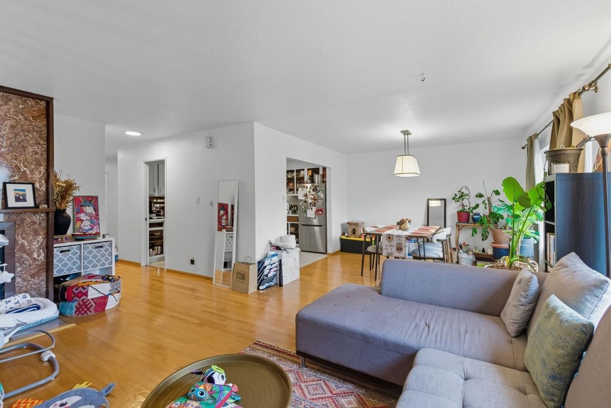 Interior, Living room, Pendant Lights, Recessed Lighting, Wood Texture Flooring