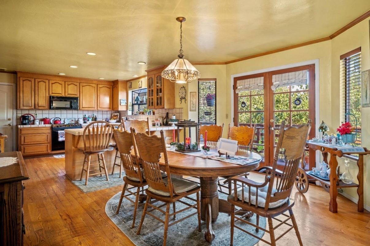 Dining room, Interior, Kitchen, Pendant Lights, Recessed Lighting, Wood Texture Flooring