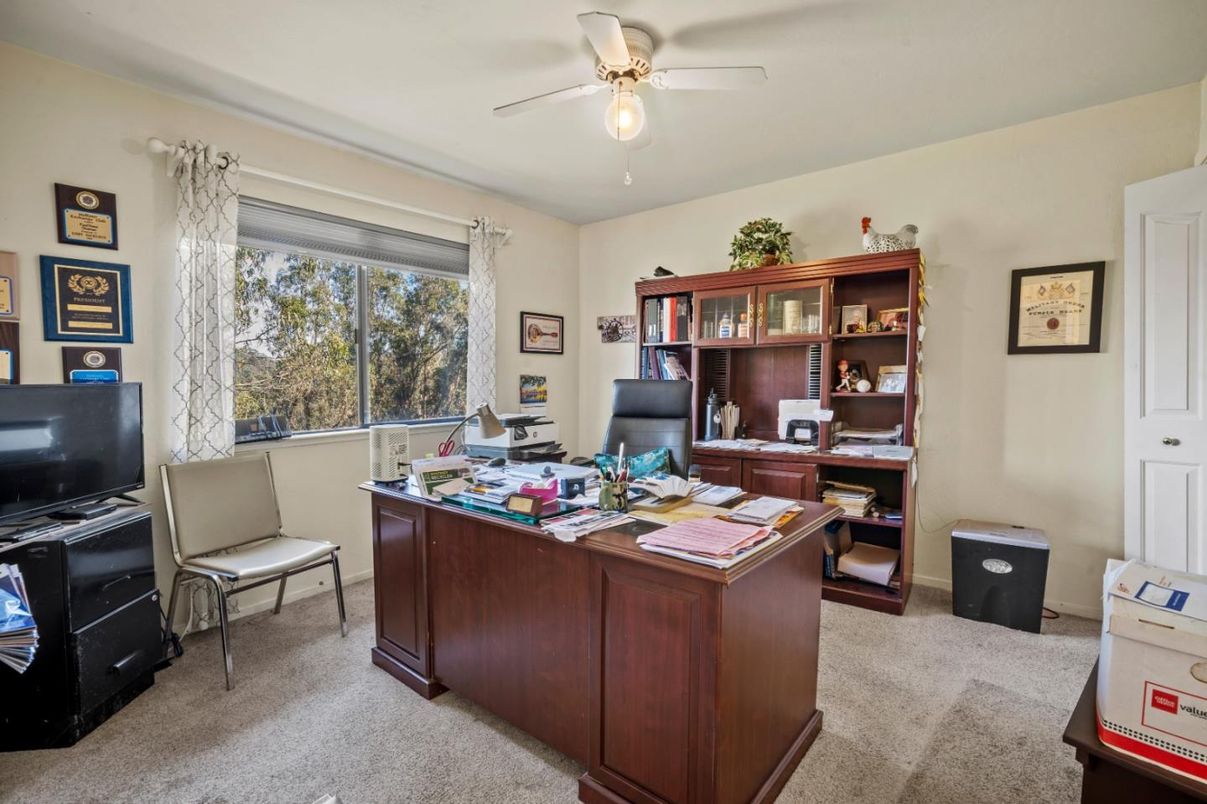 Home Office, Interior