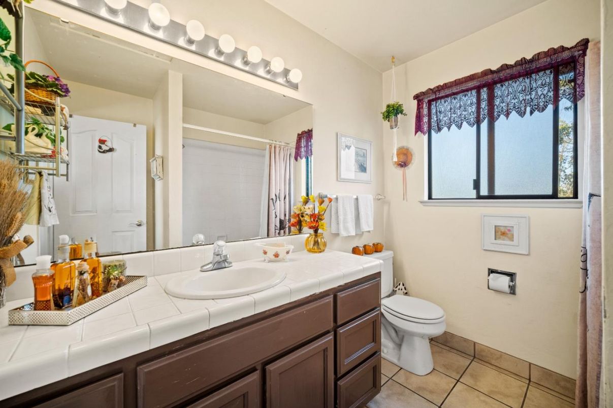 Bathroom, Interior, Tile Countertops