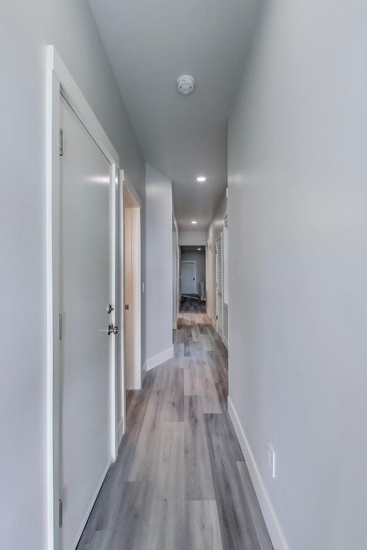 Interior, Recessed Lighting, Wood Texture Flooring
