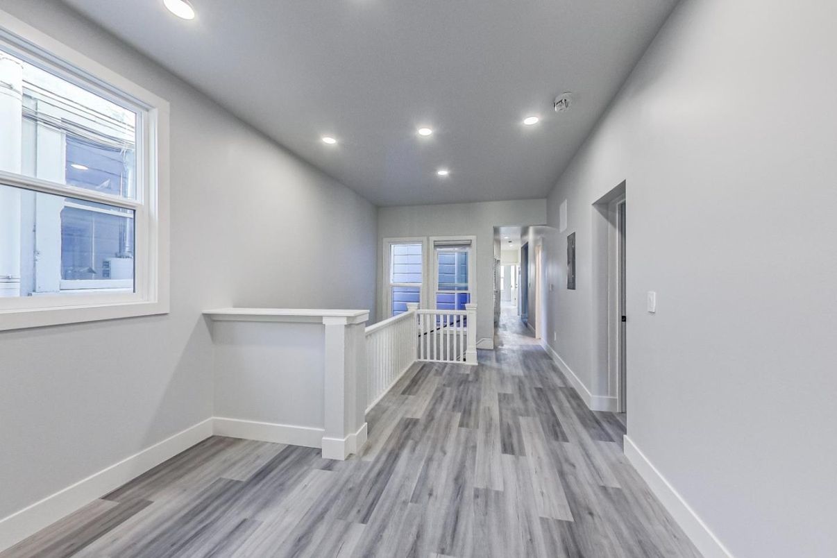 Interior, Recessed Lighting, Wood Texture Flooring