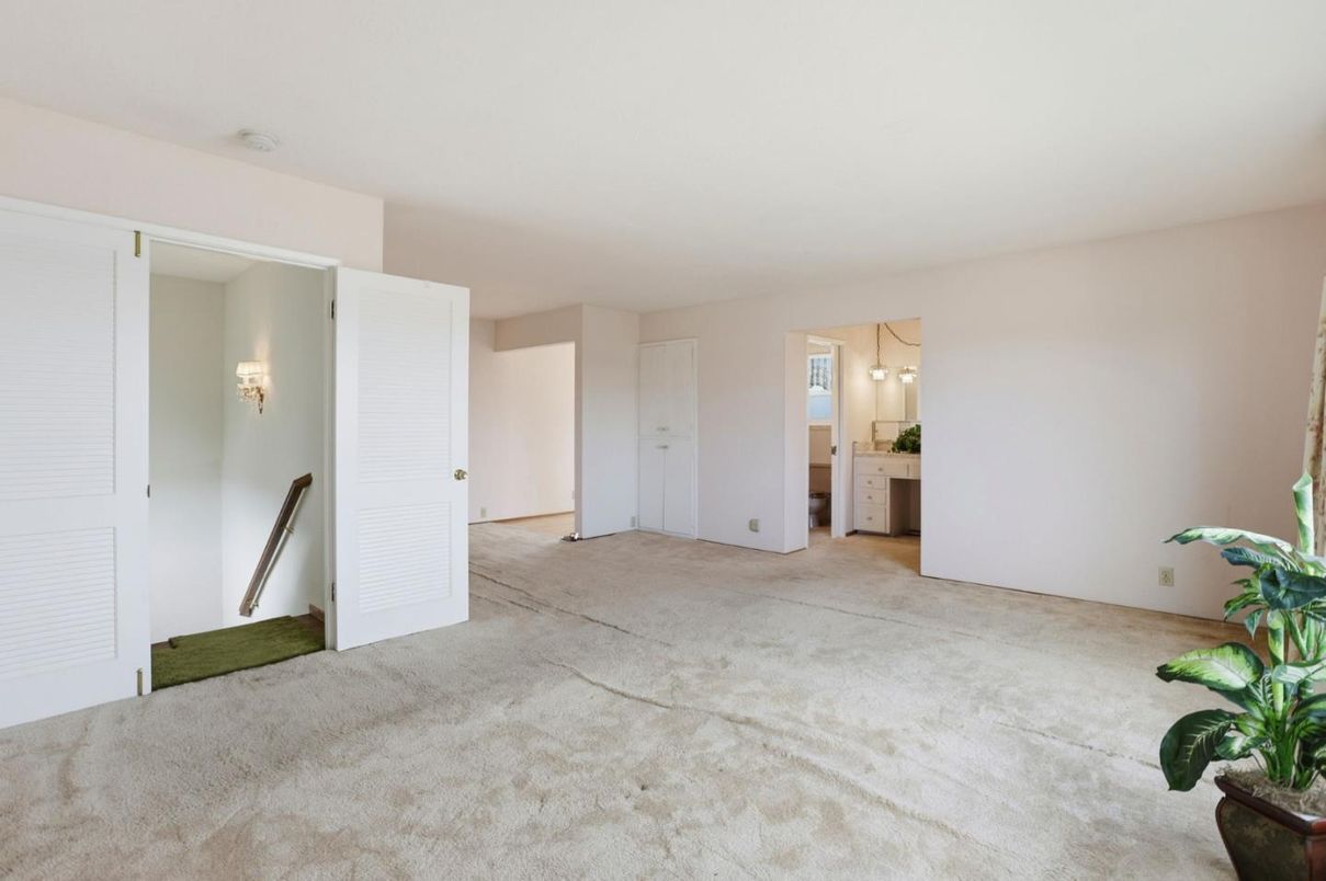 Empty room, Interior, Pendant Lights