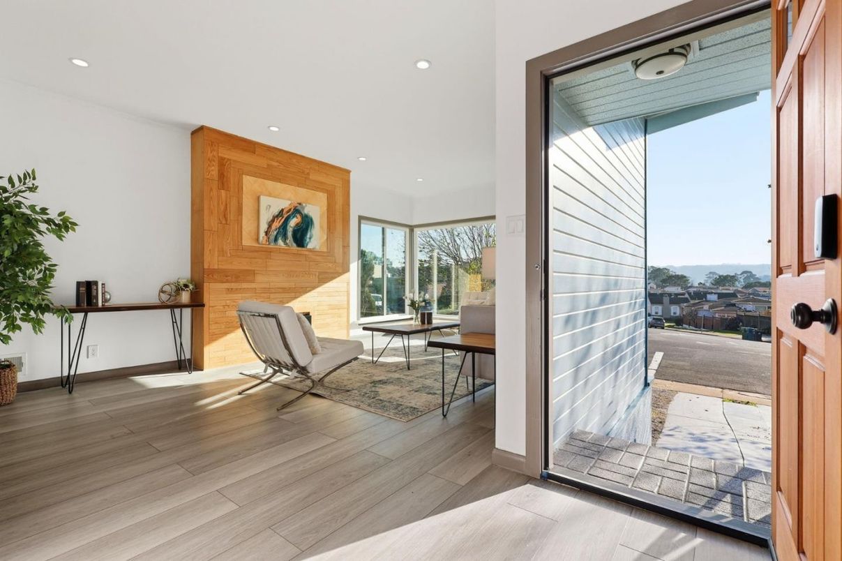 Interior, Recessed Lighting, Wood Texture Flooring