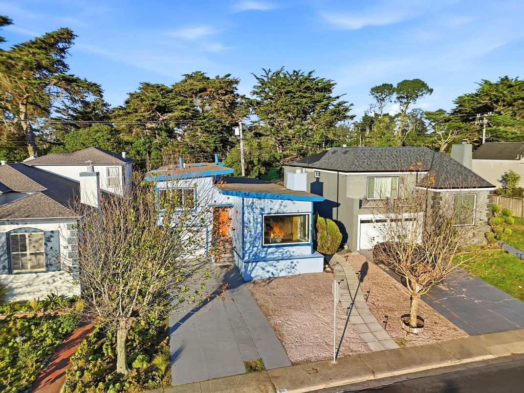 Exterior, Facade, Fireplace, Mediterranean