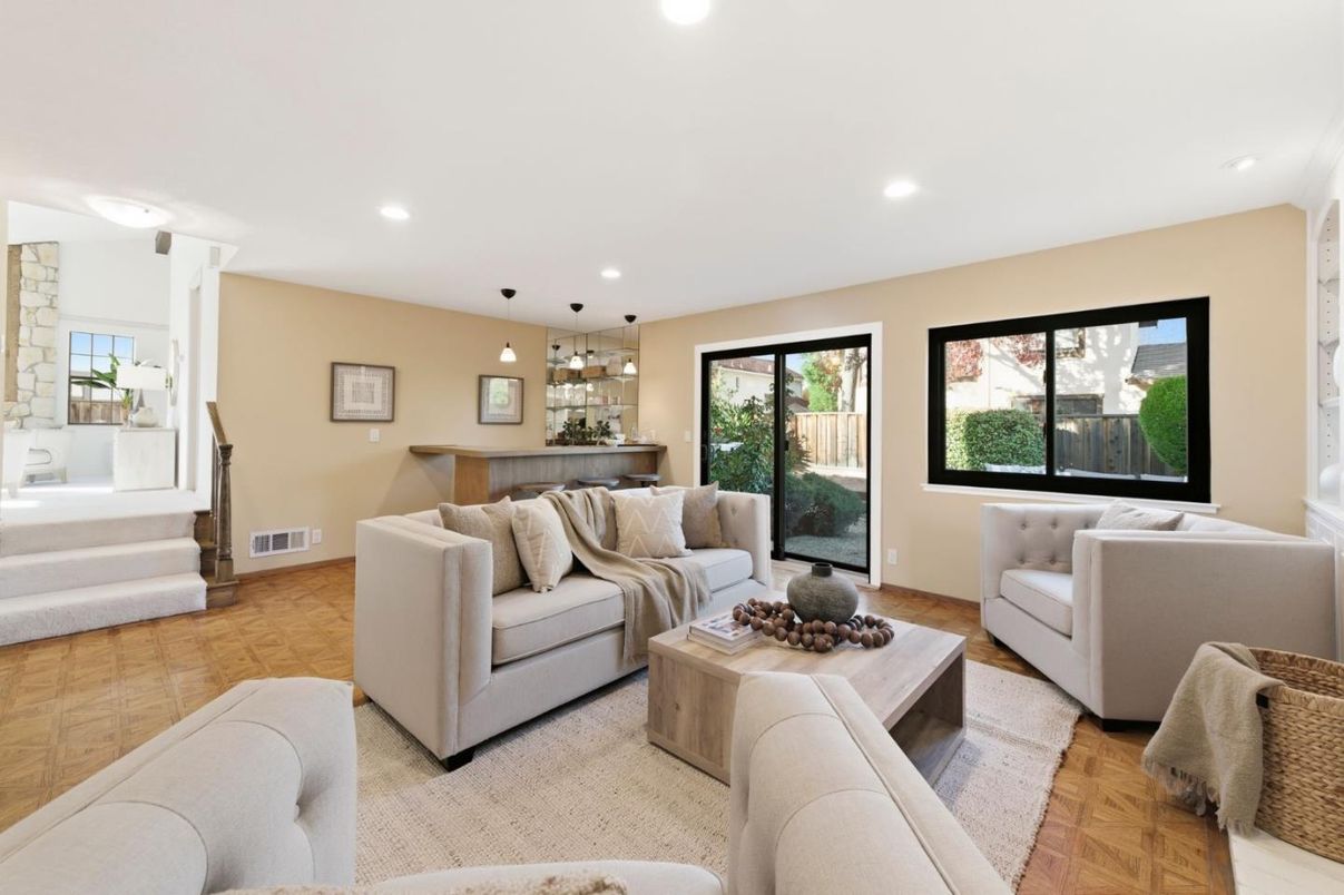 Interior, Living room, Pendant Lights, Recessed Lighting, Wood Texture Flooring