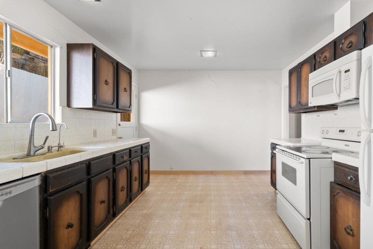 Interior, Kitchen, Tile Countertops