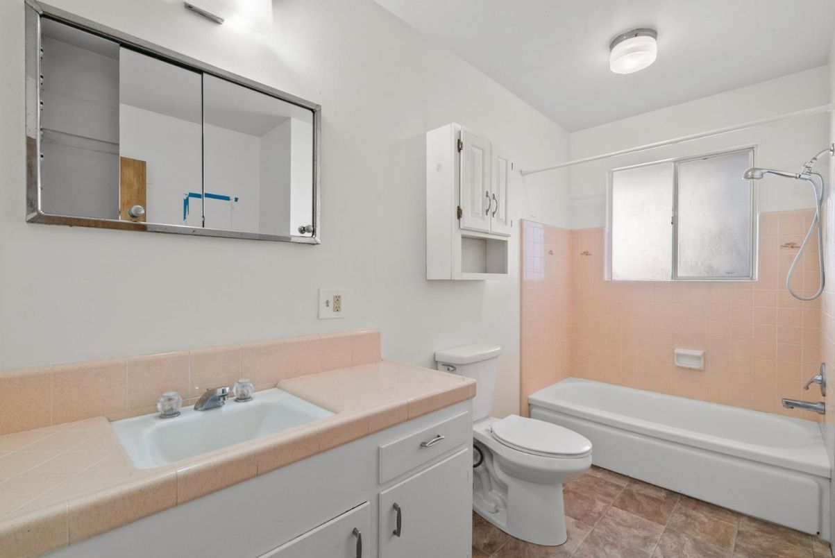 Bathroom, Interior, Tile Countertops