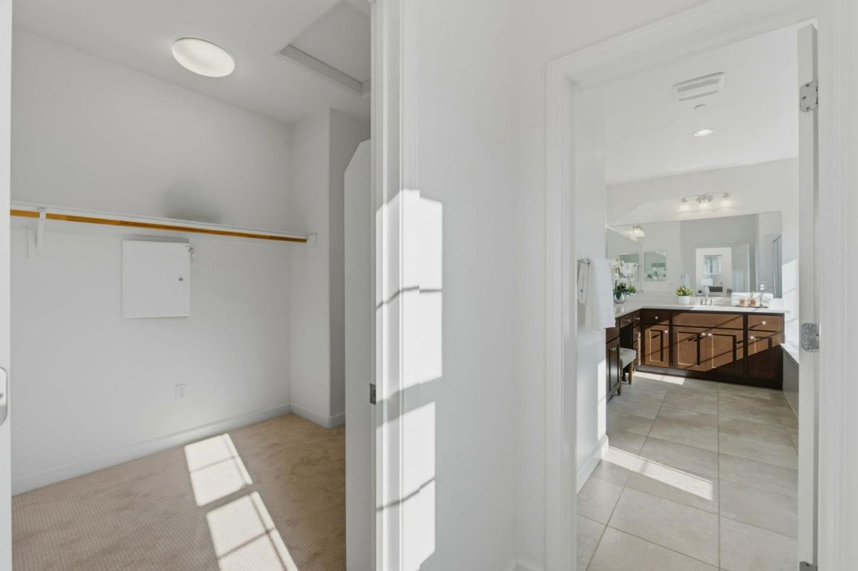 Bathroom, Interior, Recessed Lighting