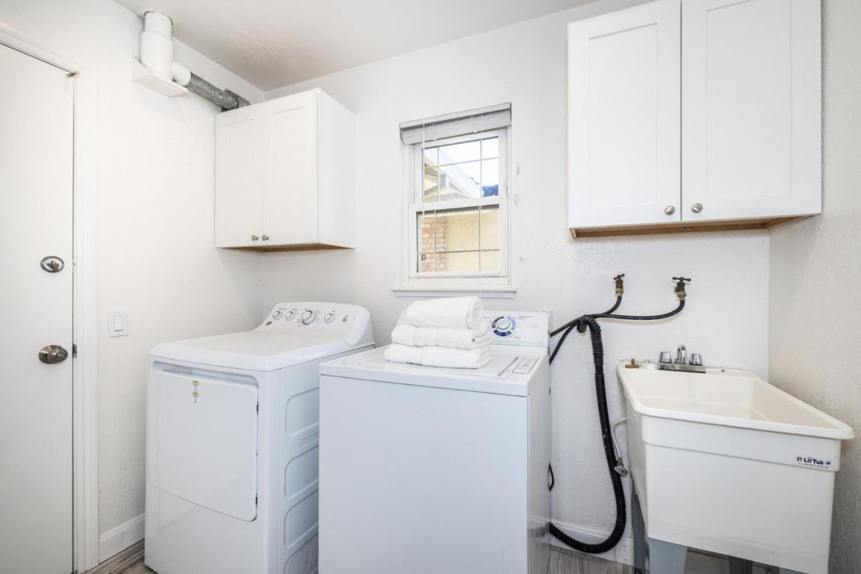 Interior, Washer, Wood Texture Flooring