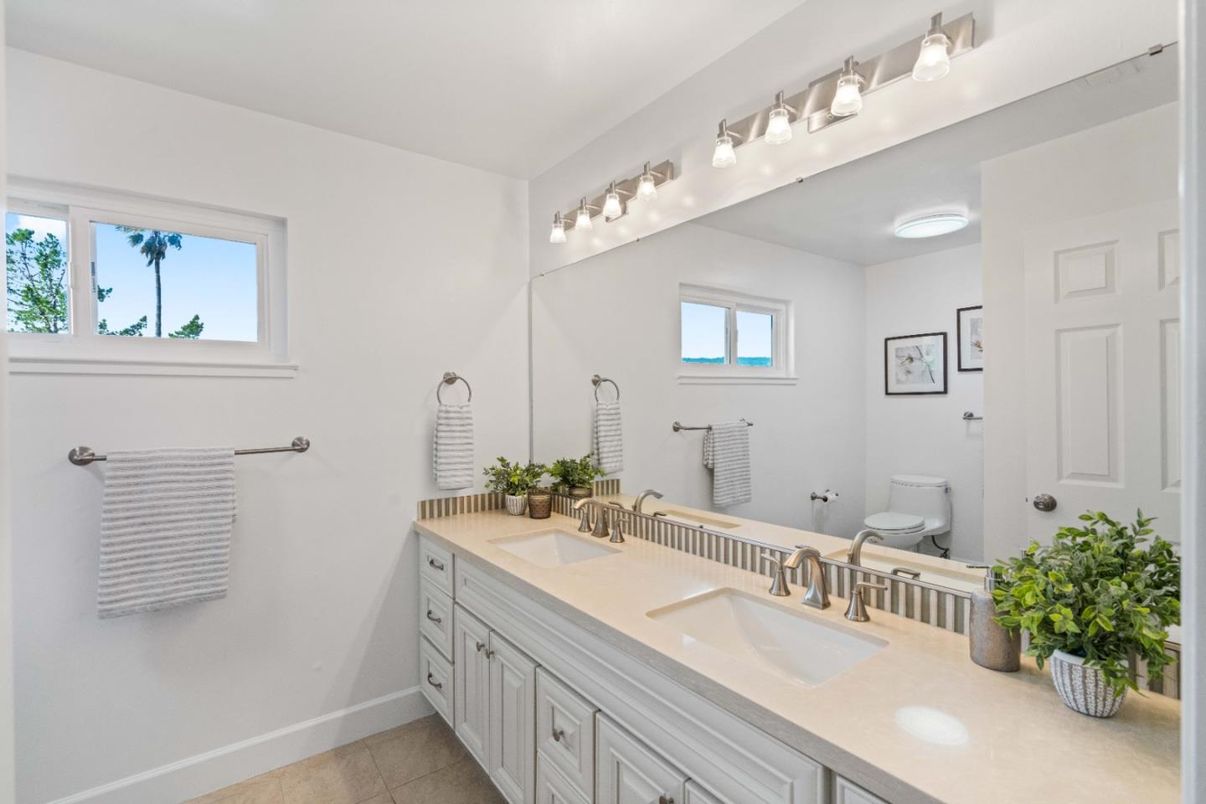 Bathroom, Dual Sink Vanities, Interior
