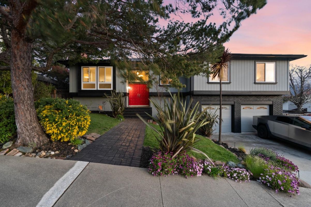 Attached, Exterior, Facade, Raised Ranch