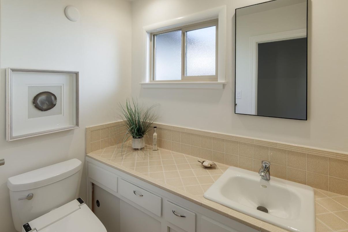 Bathroom, Interior, Tile Countertops