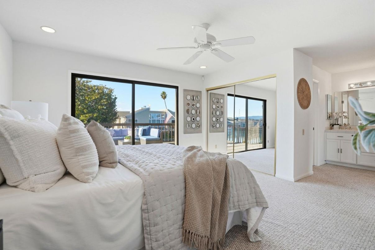 Bedroom, Interior, Recessed Lighting, Water