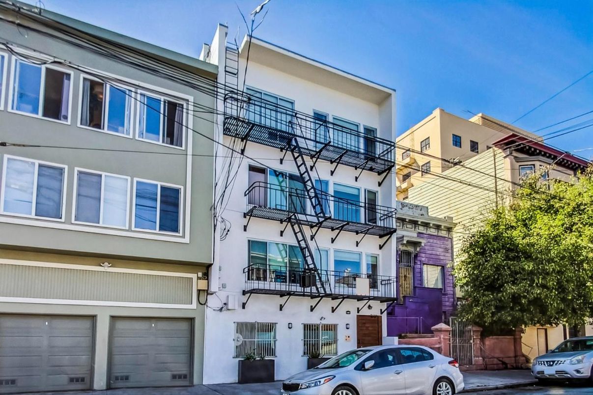 Attached, Exterior, Facade, Rowhouse