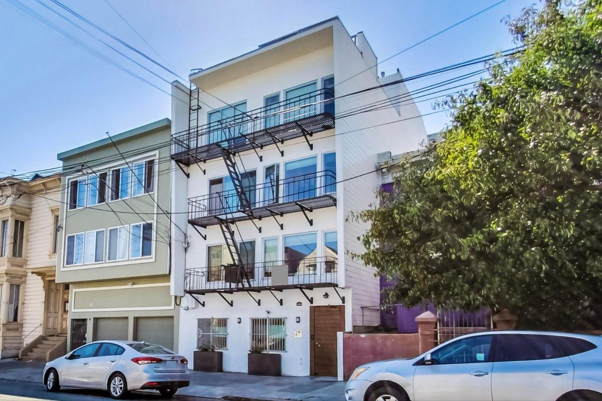 Attached, Exterior, Facade, Rowhouse