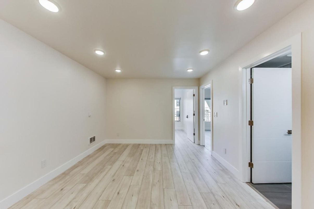 Empty room, Interior, Recessed Lighting, Wood Texture Flooring