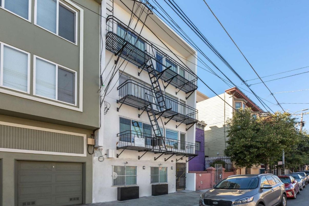 Attached, Exterior, Facade, Rowhouse