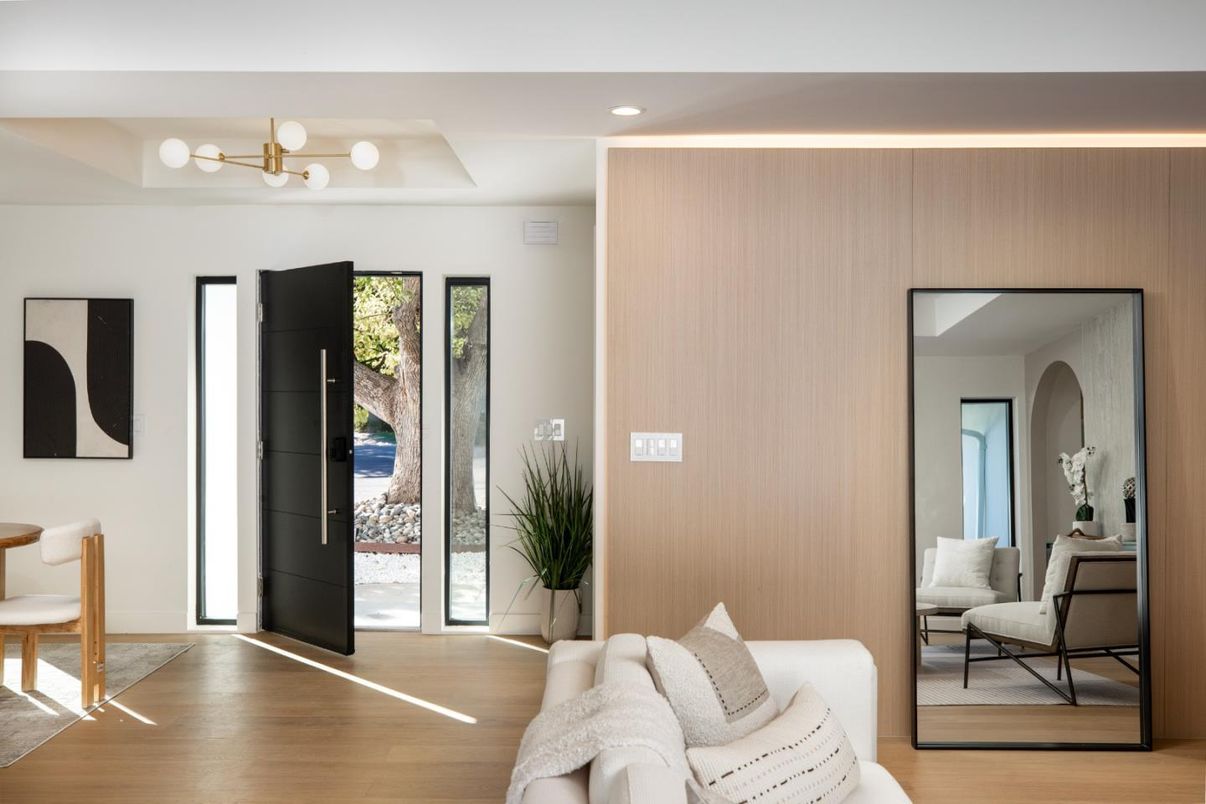 Interior, Living room, Recessed Lighting, Wood Texture Flooring