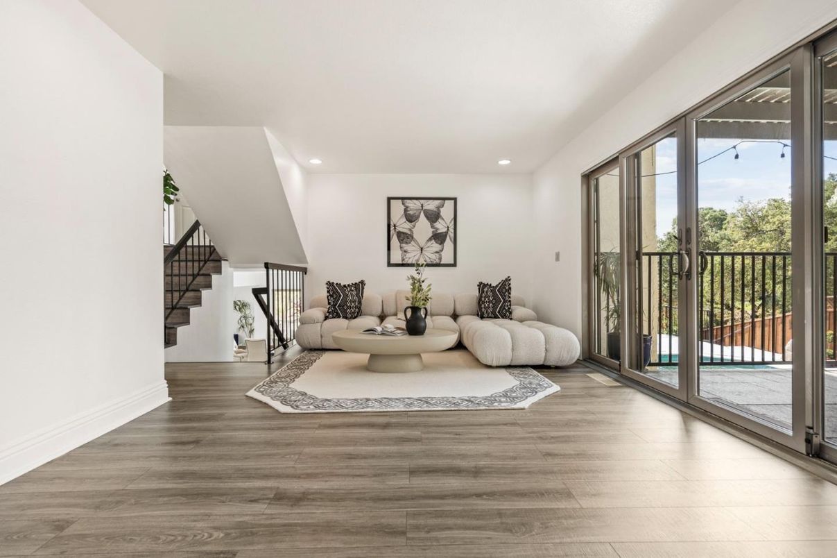 Interior, Recessed Lighting, Wood Texture Flooring