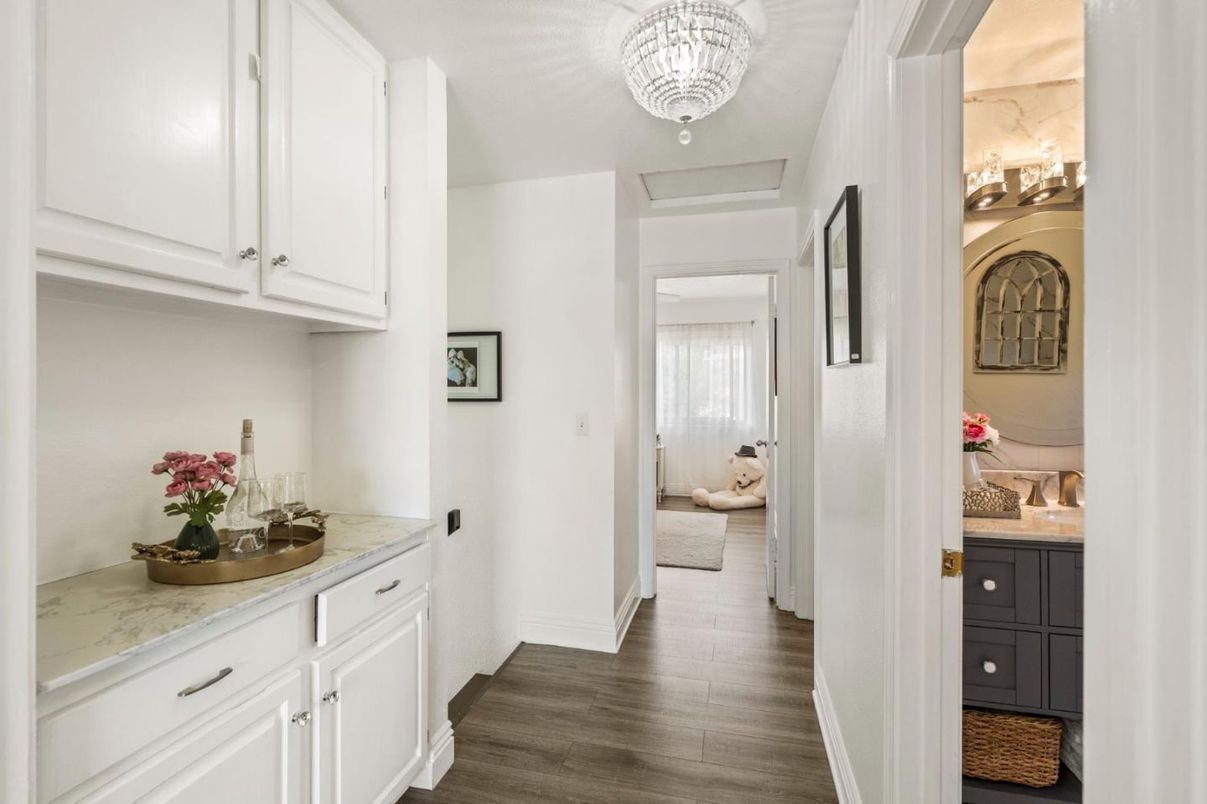 Chandelier, Interior, Wood Texture Flooring