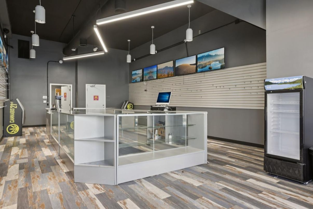 Interior, Pendant Lights, Wood Texture Flooring