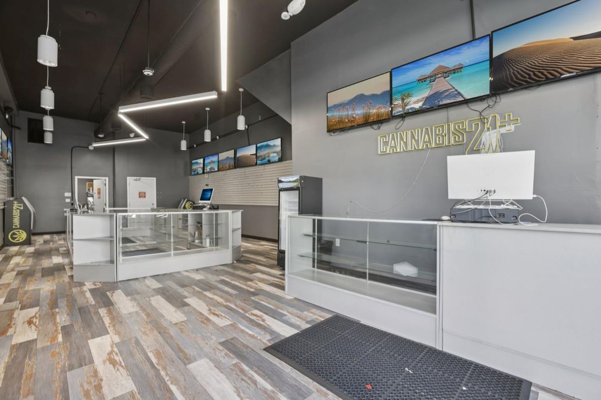 Interior, Pendant Lights, Wood Texture Flooring