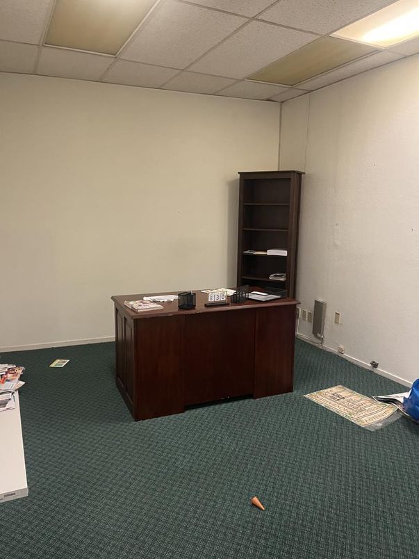 Home Office, Interior