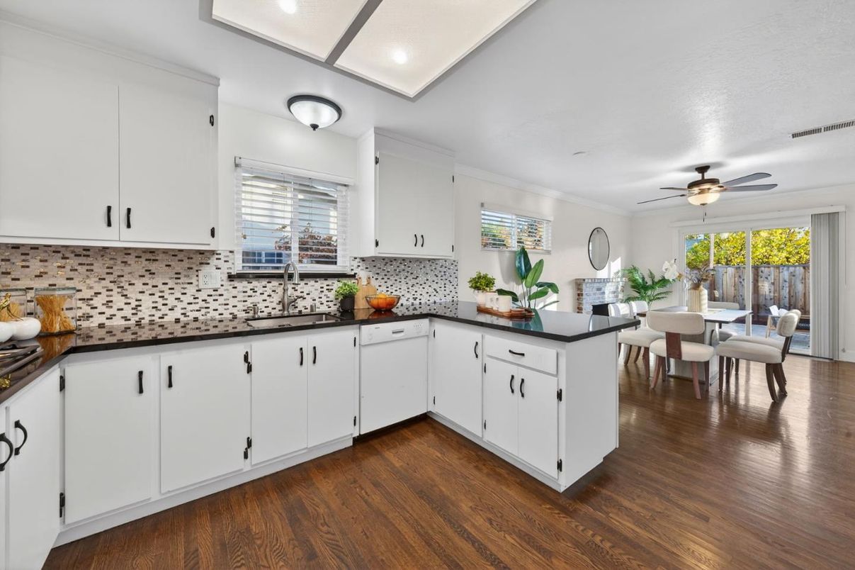 Dining room, Interior, Kitchen, Recessed Lighting, Wood Texture Flooring