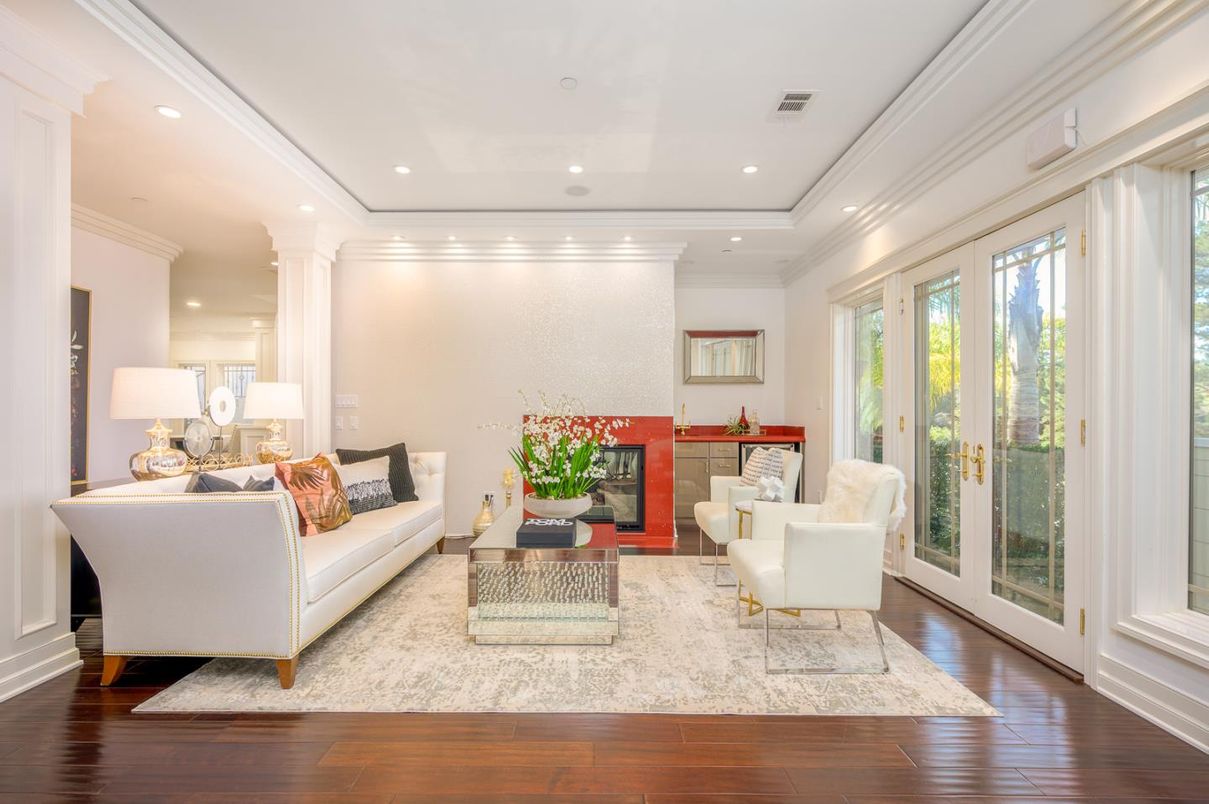 Interior, Living room, Recessed Lighting, Wood Texture Flooring