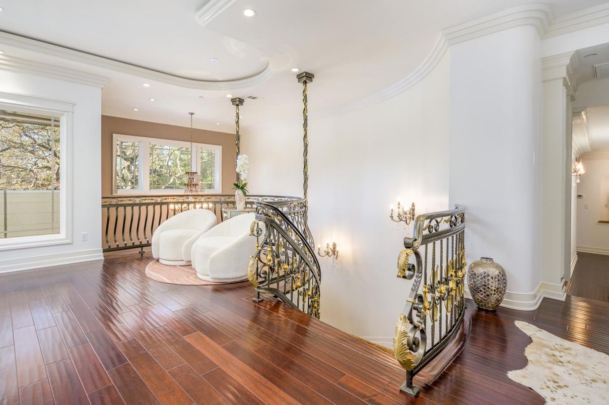 Interior, Pendant Lights, Recessed Lighting, Wood Texture Flooring