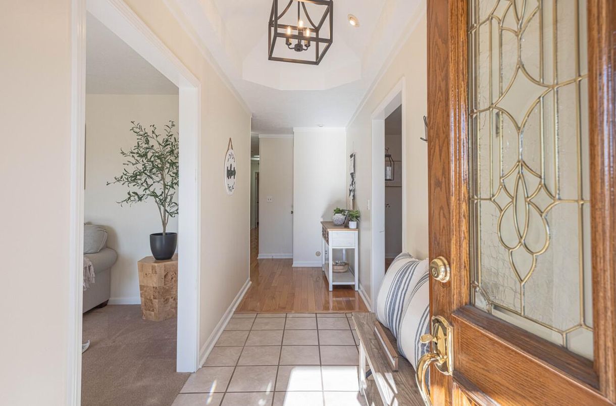 Interior, Pendant Lights, Wood Texture Flooring