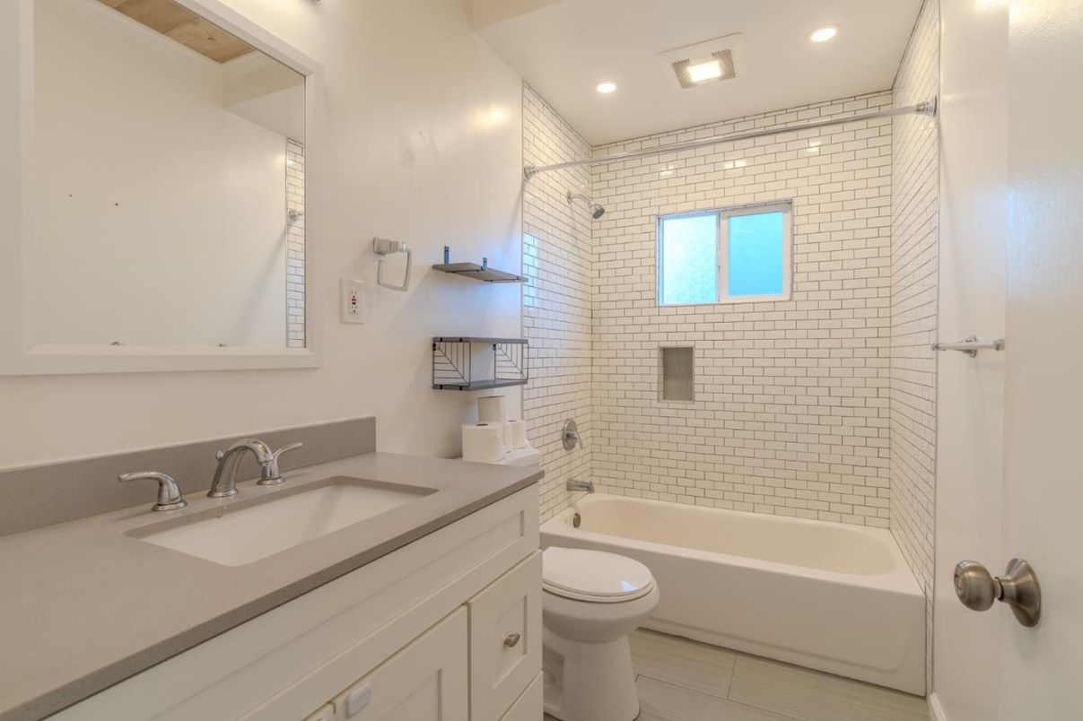 Bathroom, Interior, Recessed Lighting
