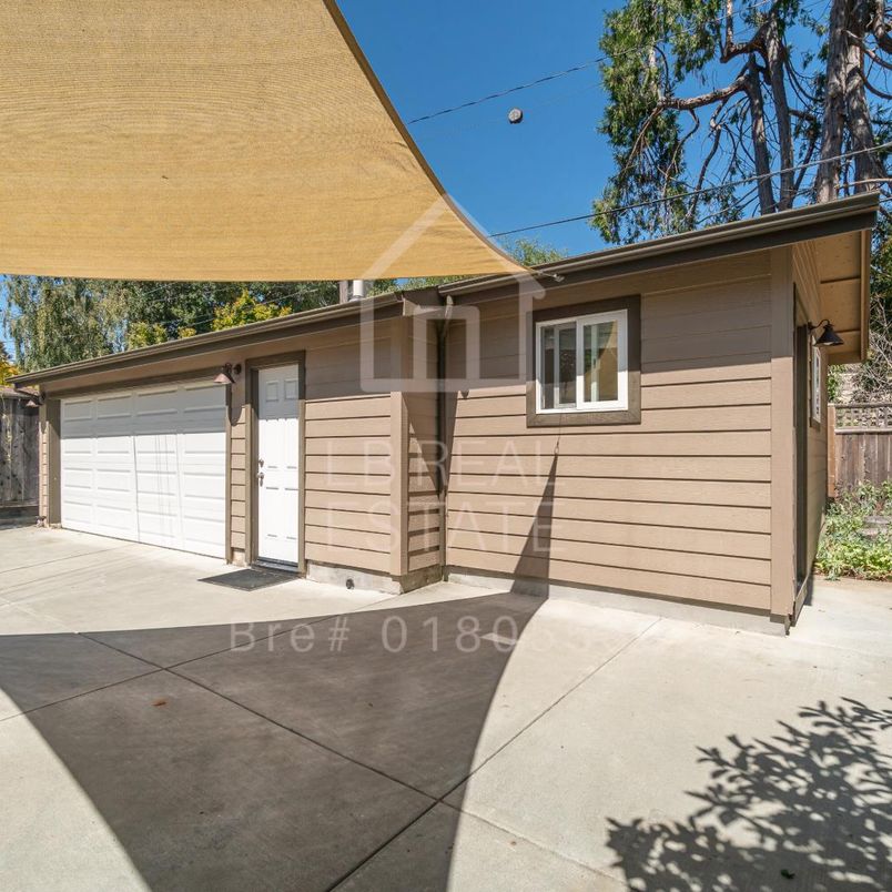 Detached Garage, Exterior