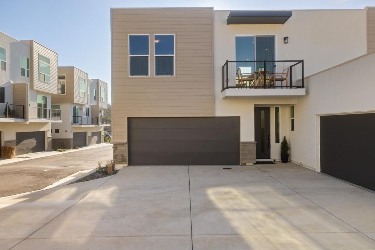 Attached, Exterior, Facade, Modern