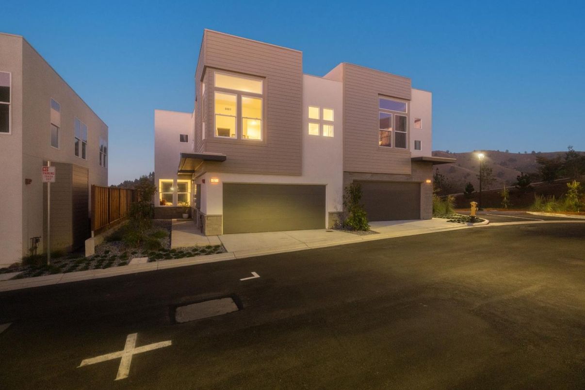 Attached, Exterior, Facade, Modern