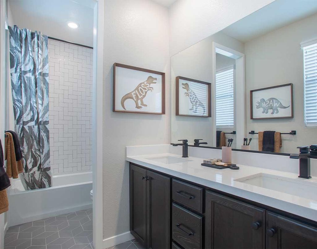 Bathroom, Dual Sink Vanities, Interior, Recessed Lighting