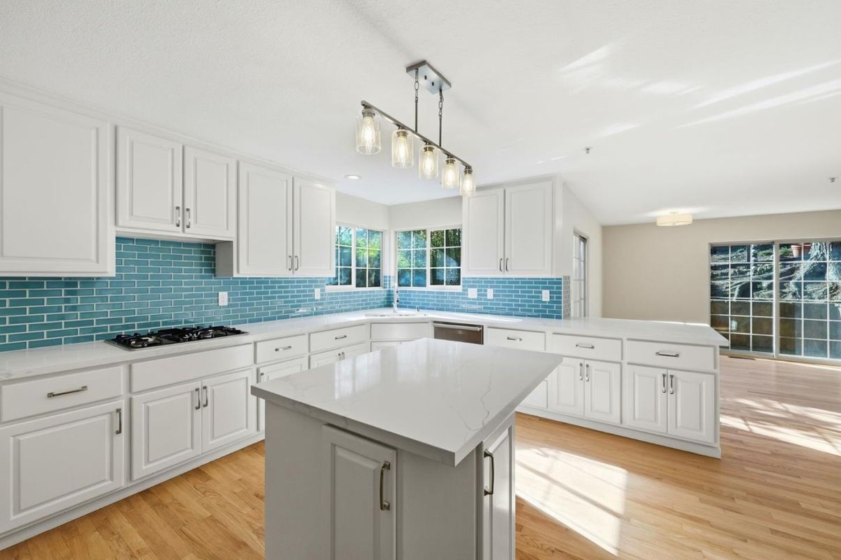 Interior, Kitchen, Pendant Lights, Wood Texture Flooring