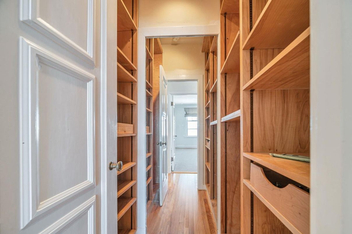 Interior, Walk-in Closets, Wood Texture Flooring