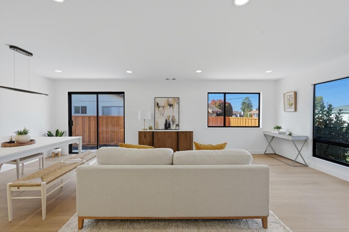 Interior, Living room, Pendant Lights, Recessed Lighting, Wood Texture Flooring