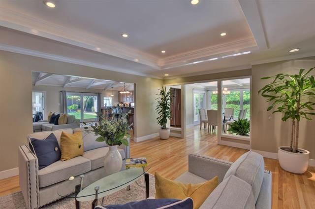 Dining room, Interior, Living room, Pendant Lights, Recessed Lighting, Wood Texture Flooring