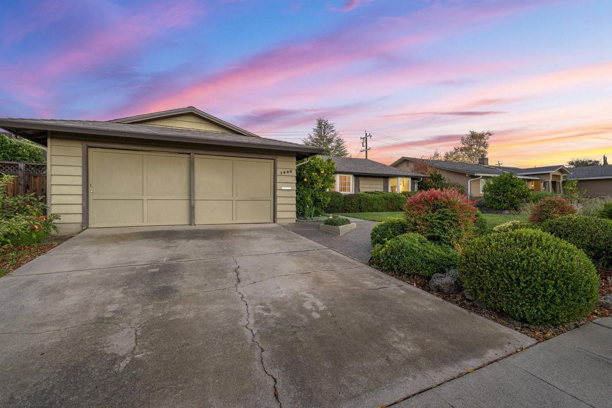 Detached Garage, Exterior
