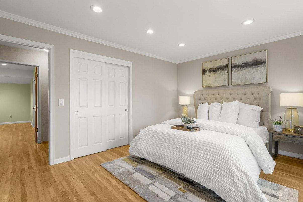 Bedroom, Interior, Recessed Lighting, Wood Texture Flooring