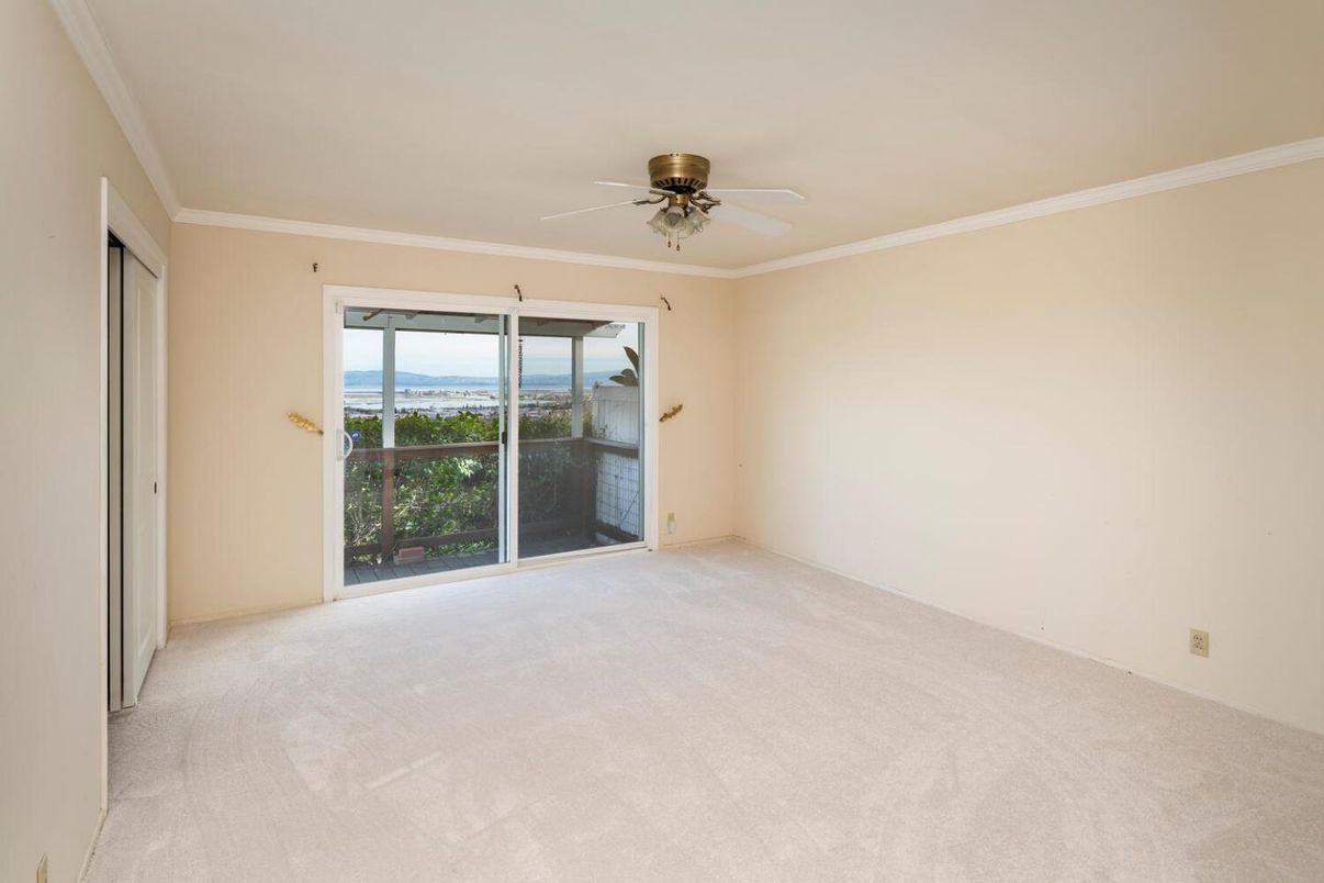 Empty room, Interior, Water